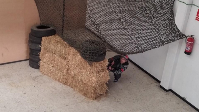  Camouflés derrière les bottes de paille 